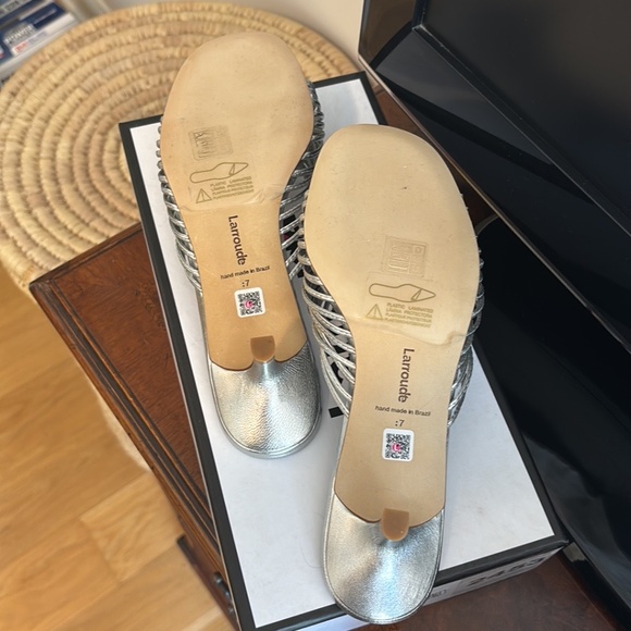 Larroude Valerie Sandal Silver size 7 NIB - Picture 4 of 9